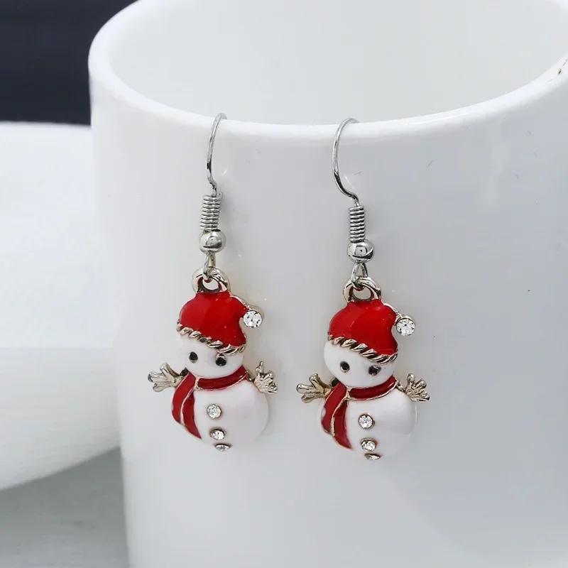 Christmas Style Creative Gift Snowman Enamel Snowflake Socks Pendant Necklace Girls New Year Jewelry Accessories Gift