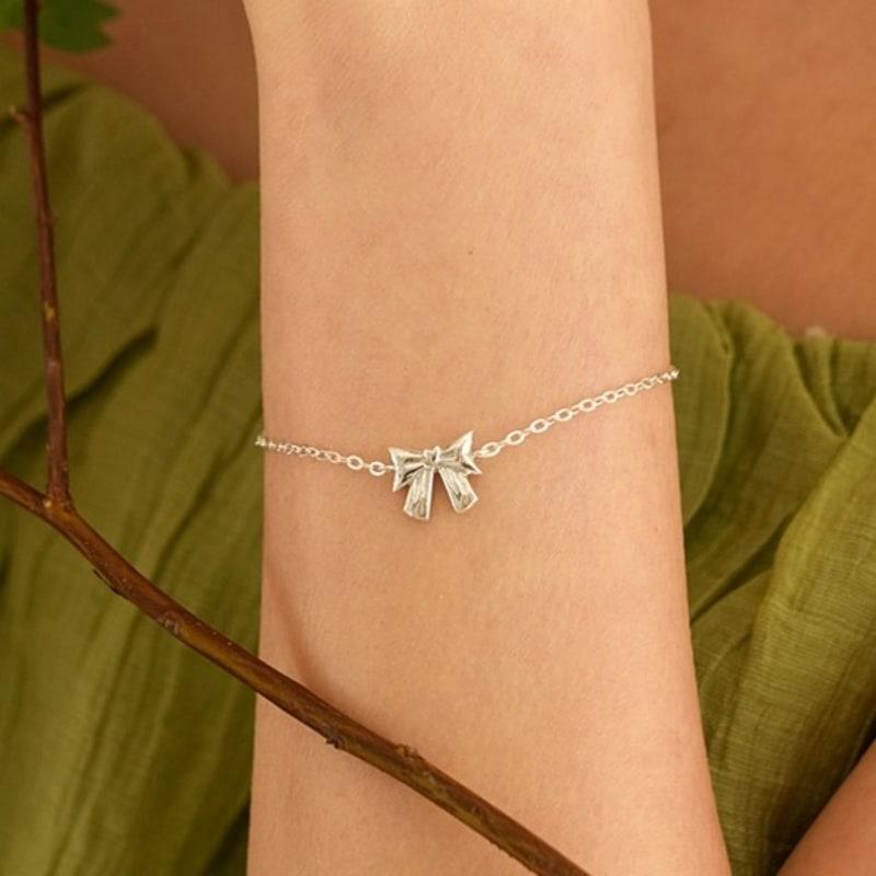 

BELLOOGGI Heart ribbon bracelet free