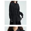 Camicia da donna nera testurizzata, casual, ampia, a maniche lunghe, con nodo sul davanti e bottoni.