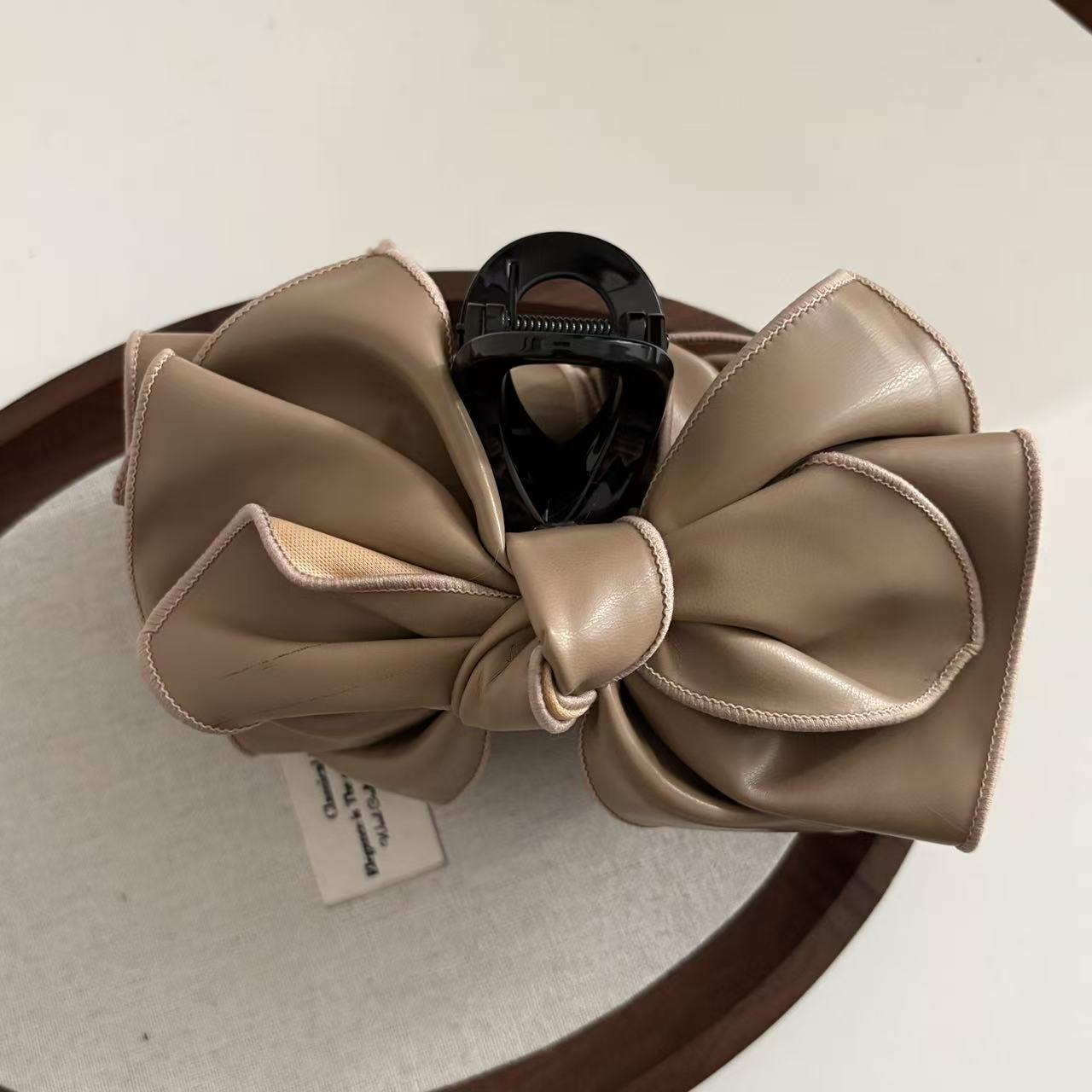 High-End Leather Bow Hair Clip for Women – Large Bun & Shark Clip Hairpin абрикосовый