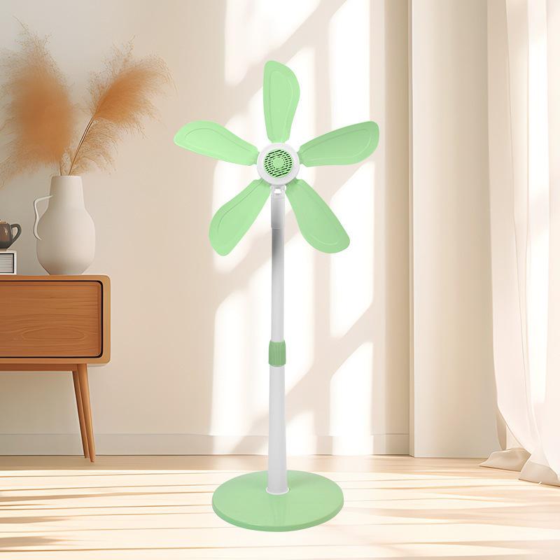 Klusš, mīkstu lāpstiņu grīdas ventilators guļamistabai