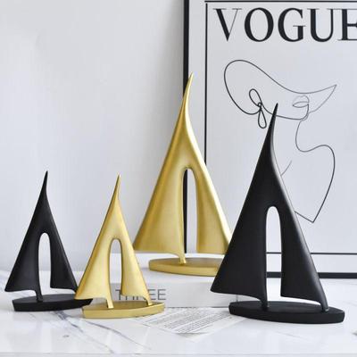 Elegante minimalistische Segelboot-Harzskulptur für Zuhause und Büro