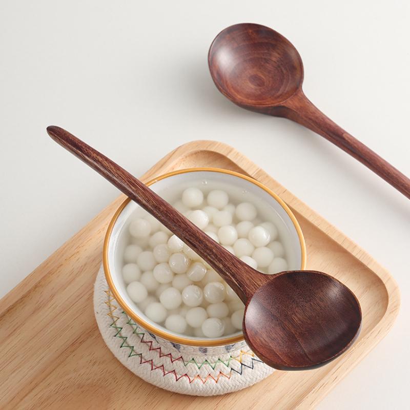 Sopslev i massivt trä Hushållslångt skaft Stor Ramensked Kreativ Sked i Sköldpaddsform