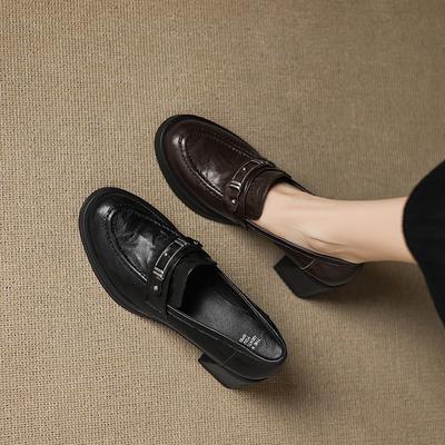 Plateforme style britannique talon épais 2025 automne nouveau chaussures simples à bouche profonde chaussures à talons hauts pour le travail petites chaussures en cuir mocassins femmes