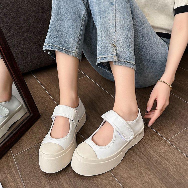 Spring and autumn new Internet celebrity explosion shallow mouth muffin thick sole big head shoes Korean version retro Velcro white shoes female tide