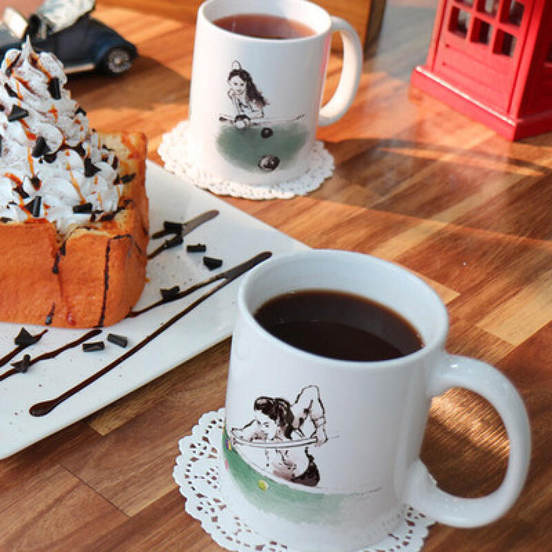 tf534-Design Mug 2p-Billiards Playing Woman