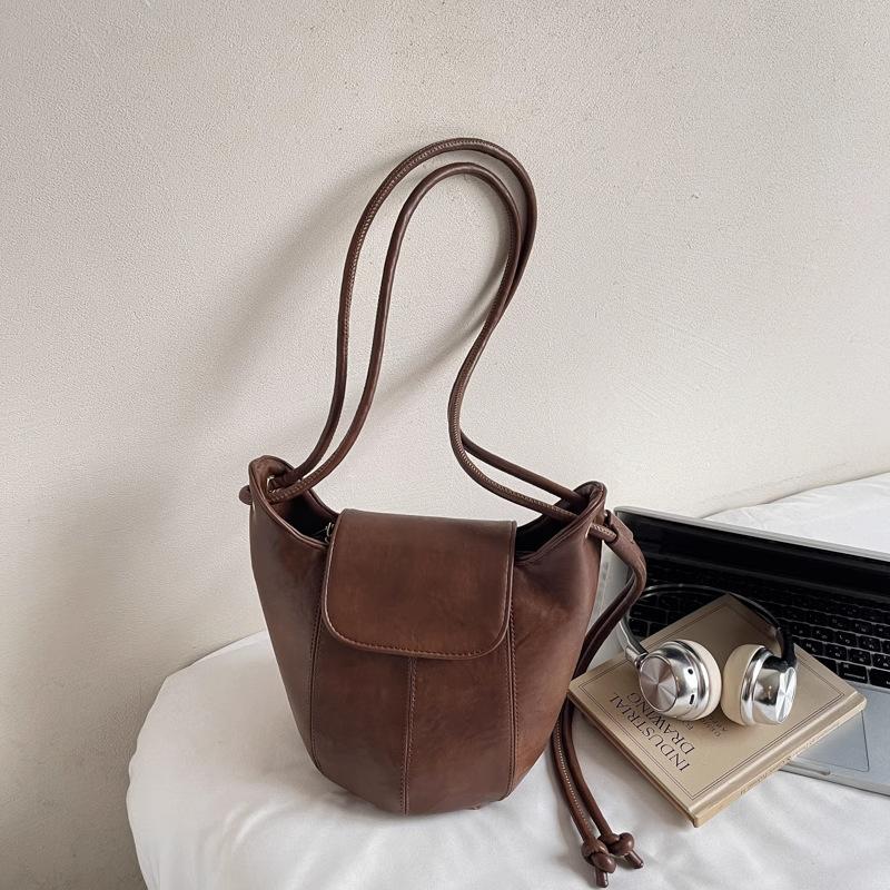 Fashion 2025 niche design new women's bucket bag retro simple high sense versatile women's shoulder bag