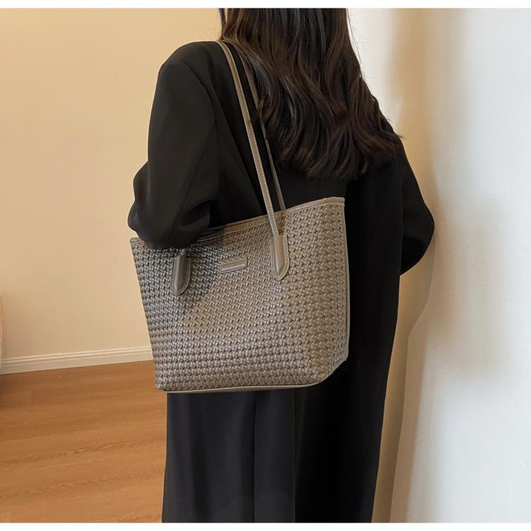 Commuter to work portable large-capacity bag women's new simple casual fashion shoulder bag