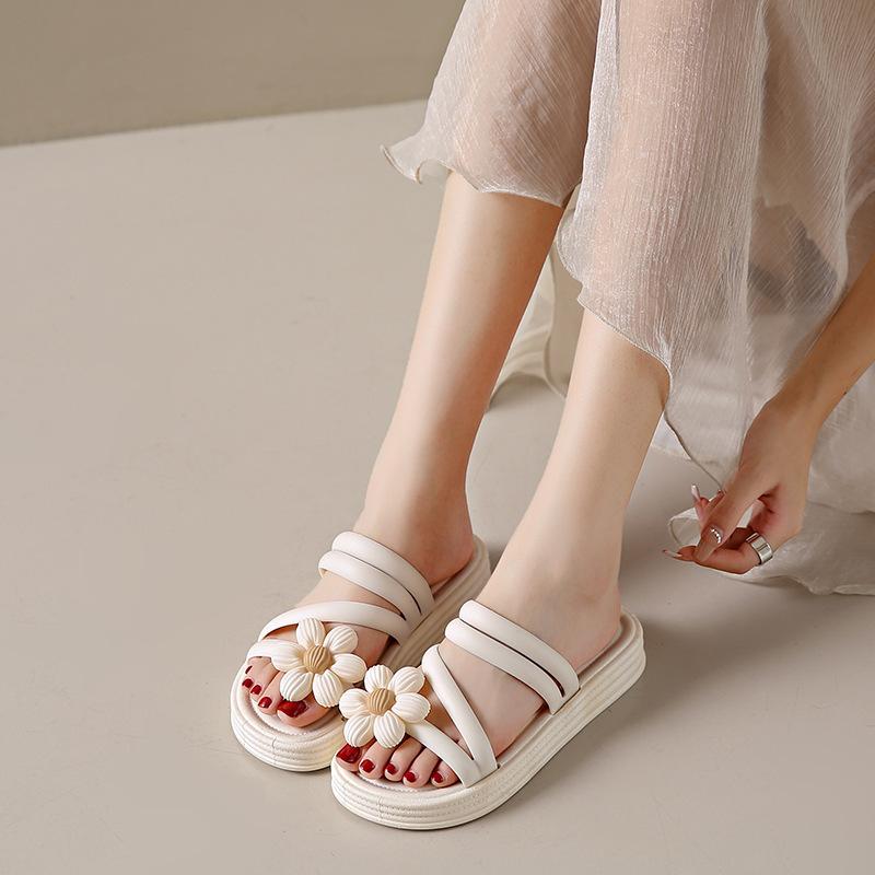 Slippers new summer flat bottom non-slip French outer wear student fashion Roman flower cool slippers
