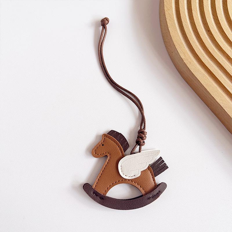 

Charming Wooden Pegasus Horse Pendant and Keychain Accessory коричневый
