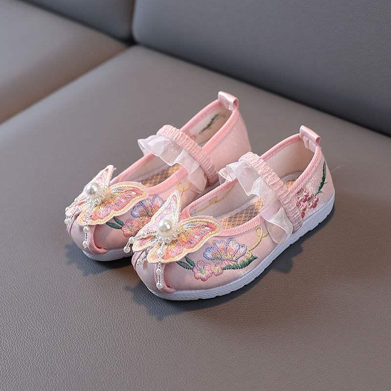 Ancient-Style Hanfu Shoes for Girls: Autumn/Winter Embroidered, Handmade Old Beijing Cloth Shoes in Traditional Chinese Design for Babies & Children.