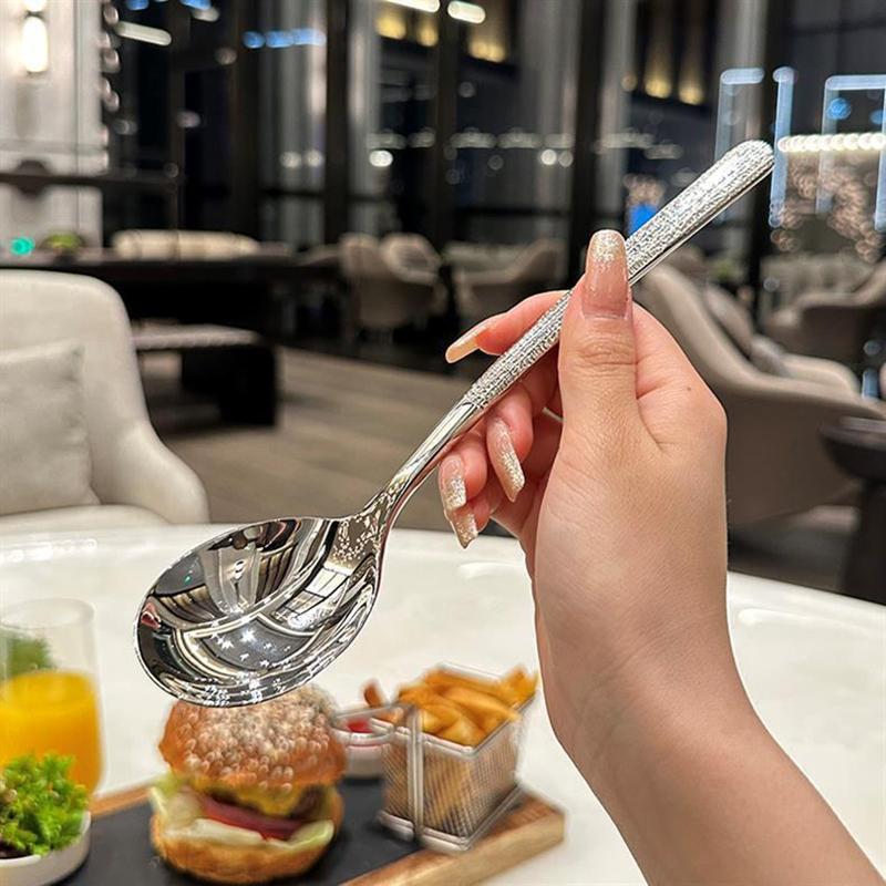 1/2 Stück Langlebiger gehammerter Löffel Küchengeschirr Runder Löffel Küchenbarzubehör Edelstahl Westlicher Speiselöffel Küchenutensilien