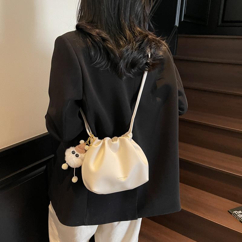 Summer niche pleated bag women's new casual versatile messenger bag popular bucket bag
