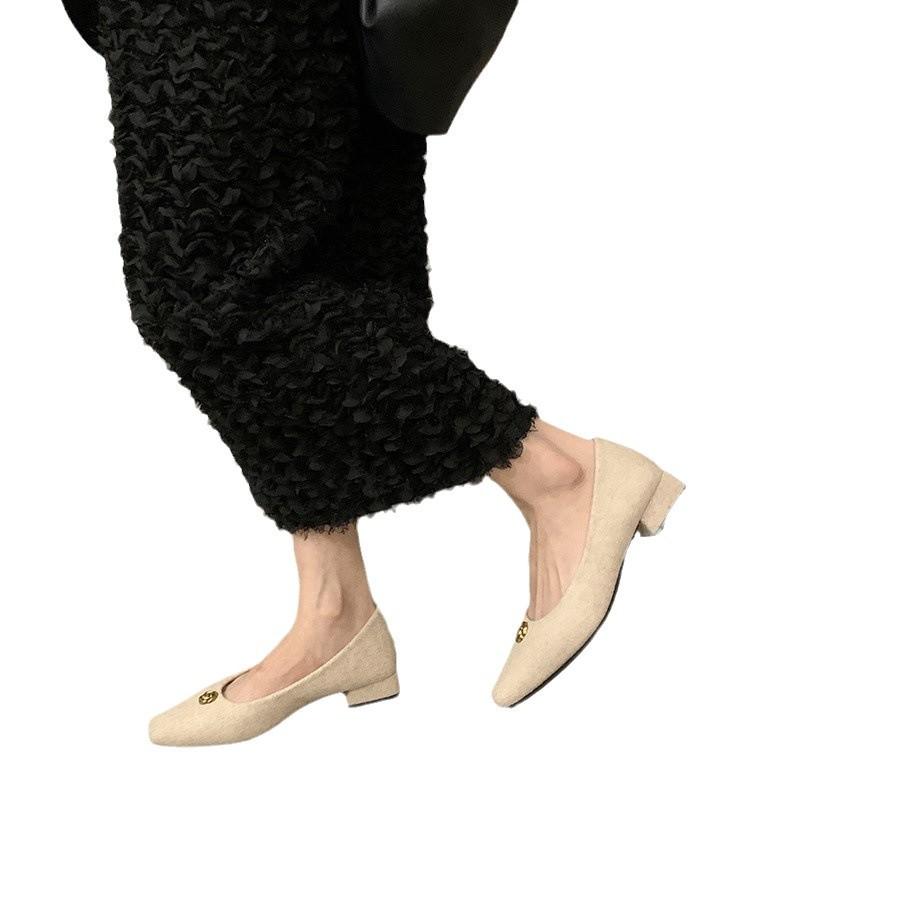 Xiaoxiangfeng low-heeled square-headed black single shoes women's 2025 new autumn and winter retro gentle plush commuter fluffy shoes