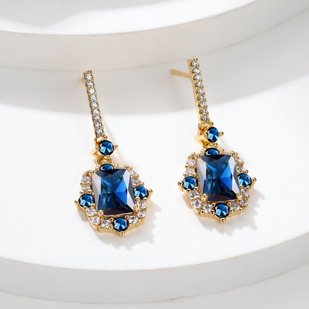 New Hot Selling Products with European and American Temperament Simple and Atmospheric Full Diamond Womens Pendant Earrings and Ear Buckles