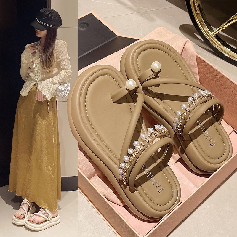 Super fire 2025 sandals seaside beach new Roman sandals non-slip Internet celebrity cover toe platform slippers women's summer wear