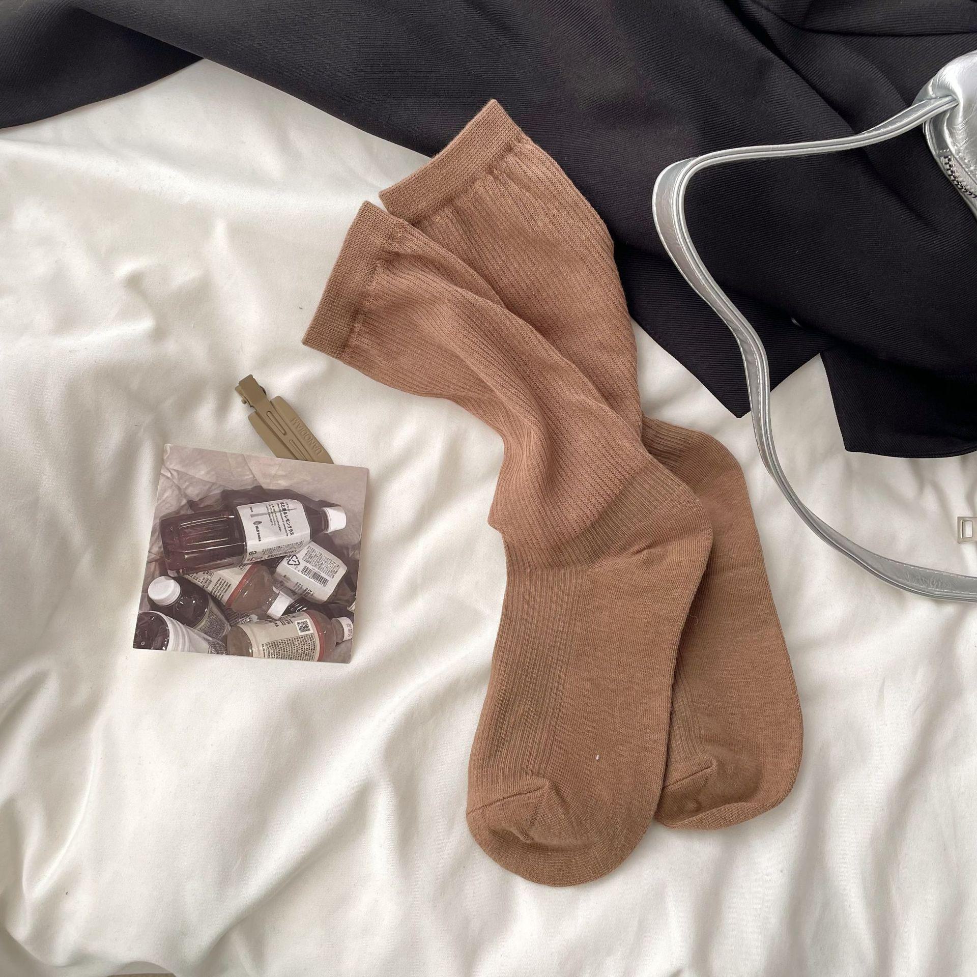 

Летние тонкие корейские женские дышащие хлопковые носки средней длины - однотонные, новый стиль One Size коричневый