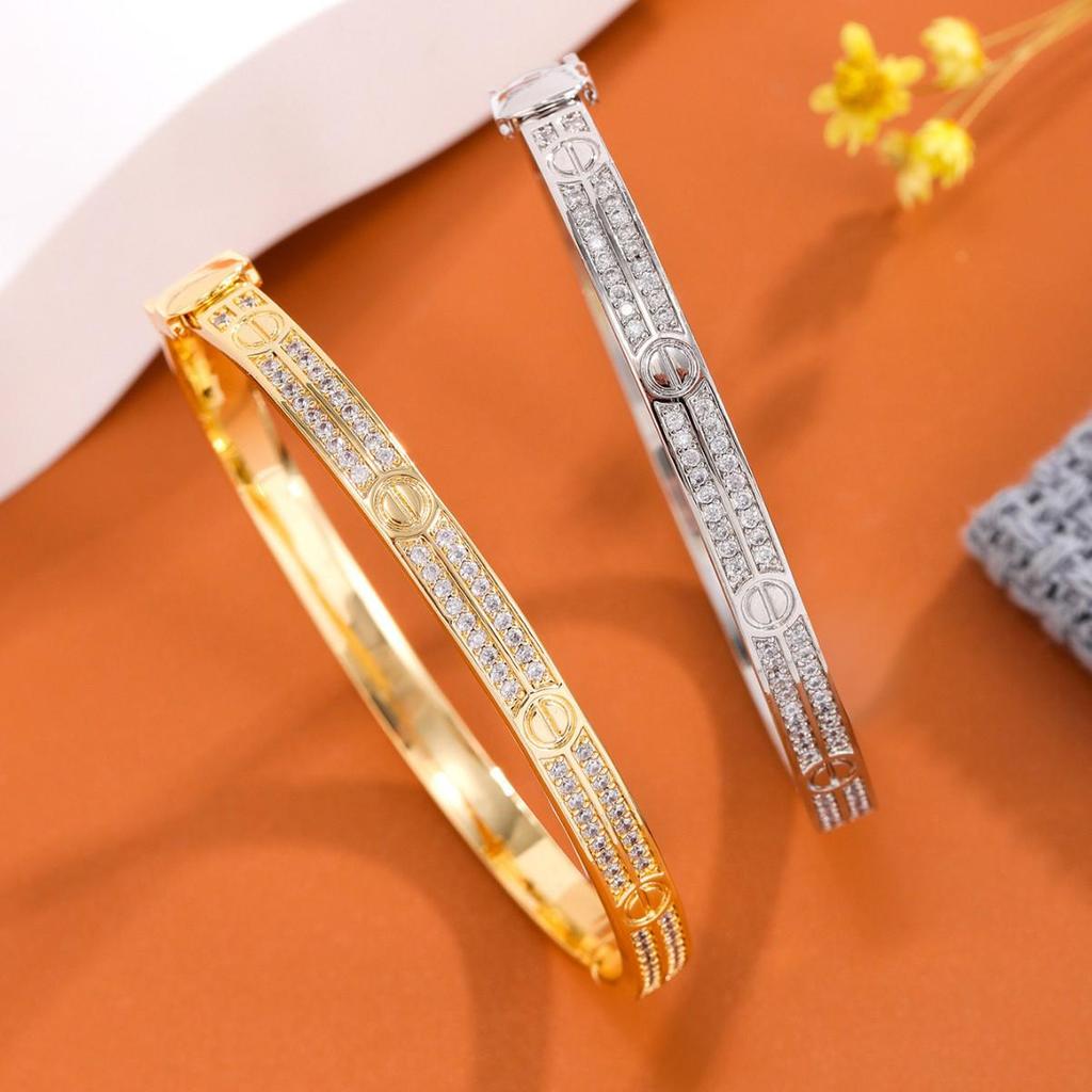 Exquisite Openable Star Bangle with Single Row Pave Diamonds - Trendy, Luxurious Statement Jewelry