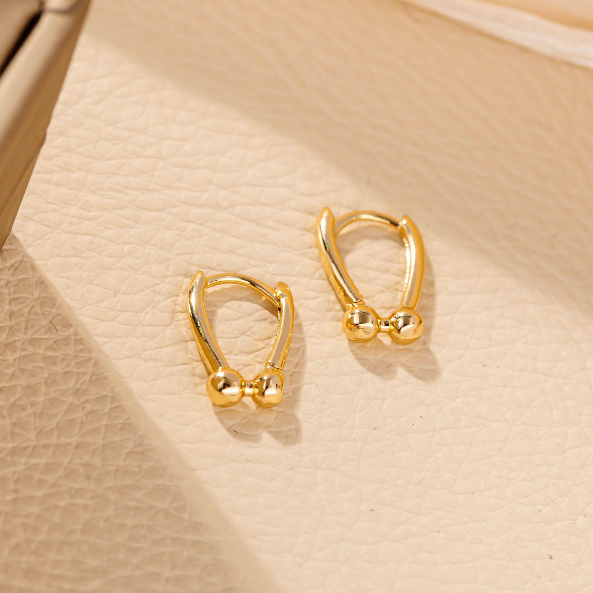European and American Stylish Horseshoe Earrings: Versatile, Detachable U-shaped Ear Buckle for Women
