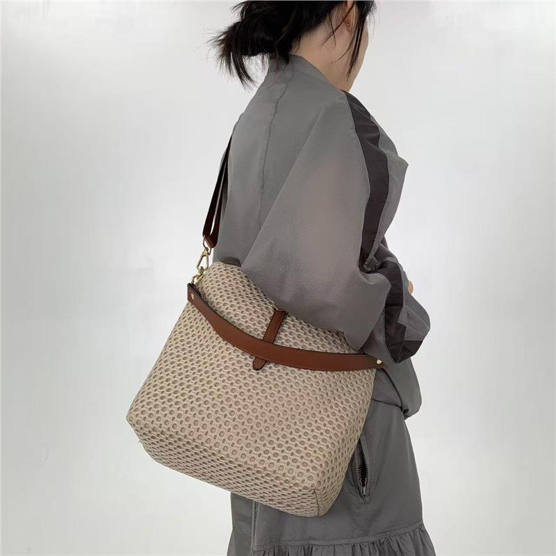 Ladies Casual Mesh Versatile Shoulder Bag Large Capacity Personalized Crossbody Handbag