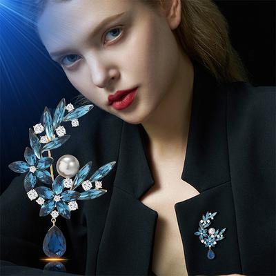 Luxus Elegante Frauen Mädchen Rhineston Glas Blume Tropfen Broschen Pins Dame Glänzende Anzug Büro Schmuck Corsage Zubehör
