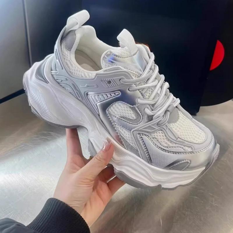 A New Breathable Casual Sports Shoe for Women Featuring Thick-soled Height-increasing Dad Shoes