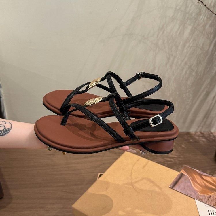 

Fashion sandals women s 2025 new thin strap toe high heel sandals summer vacation style metal buckle thick heel Roman shoes 35
