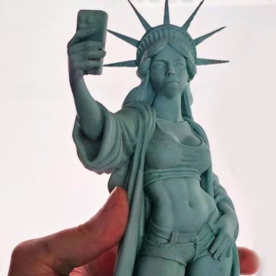 Sexy Statue of Liberty Modern Lady Liberty Selfie Sculpture 250th Anniversary Collectible Liberty Goddess Figurine for Living Room Table New York City
