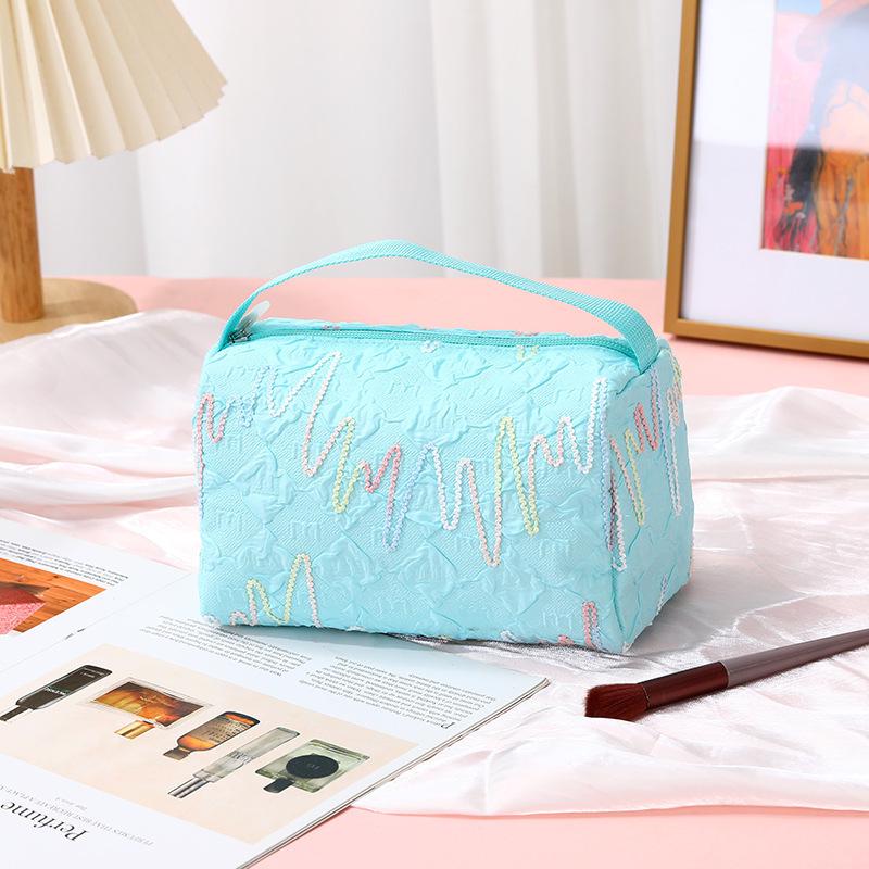 

Korean-Style 2025 Summer Nylon Makeup Bag: Portable, Versatile, High-Value Lipstick Storage