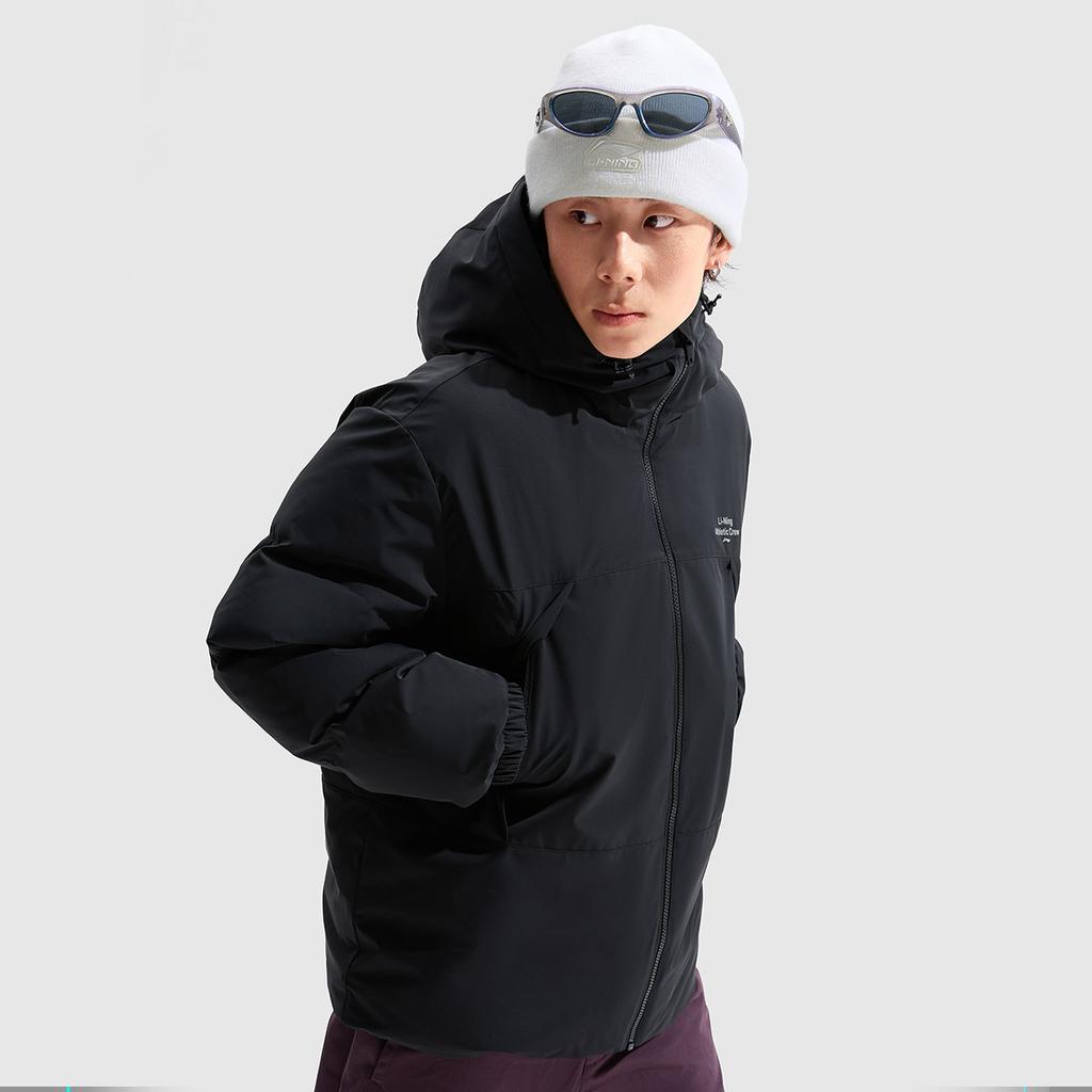 Li-Ning Hot Pot Down Jacket Series Water-Resistant Letter Print Hooded Casual Zipper Short Winter Down Jacket Men Jackets Black AYMU251-6
