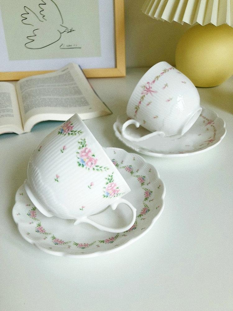 French Style Ceramic Cups Coffee Cup and Saucer Hand Pinched Retro Lace Relief Rose Bow Milk Tea Cups and Saucers Afternoon Tea