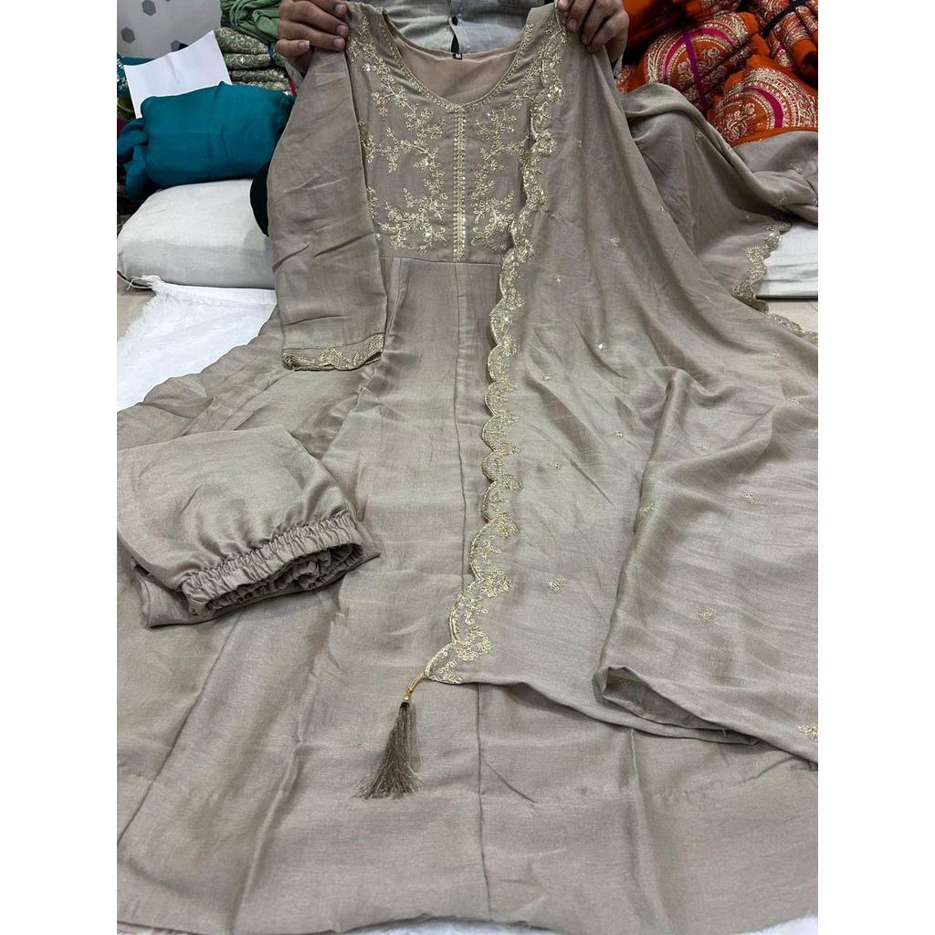 Presenting New Beautiful Suit Set and Duppta