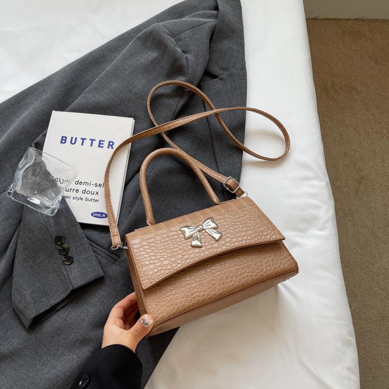 

2024 літо новий закордонний стиль стильна проста сумка через плече, маленька свіжа сумка-месенджер, маленька квадратна сумка для поїздок на роботу хакі