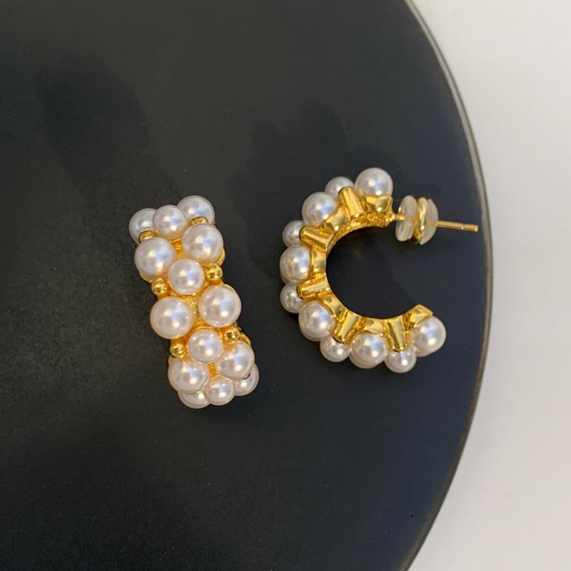 Boucles d'oreilles tendance haut de gamme en argent, cristal et perle 2023: Déclaration Exquise, Luxe Léger pour Femmes