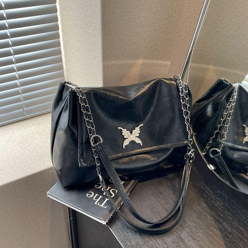 

Korean niche underarm bag women s 2025 new fashion butterfly versatile shoulder bag high-end commuter stray bag