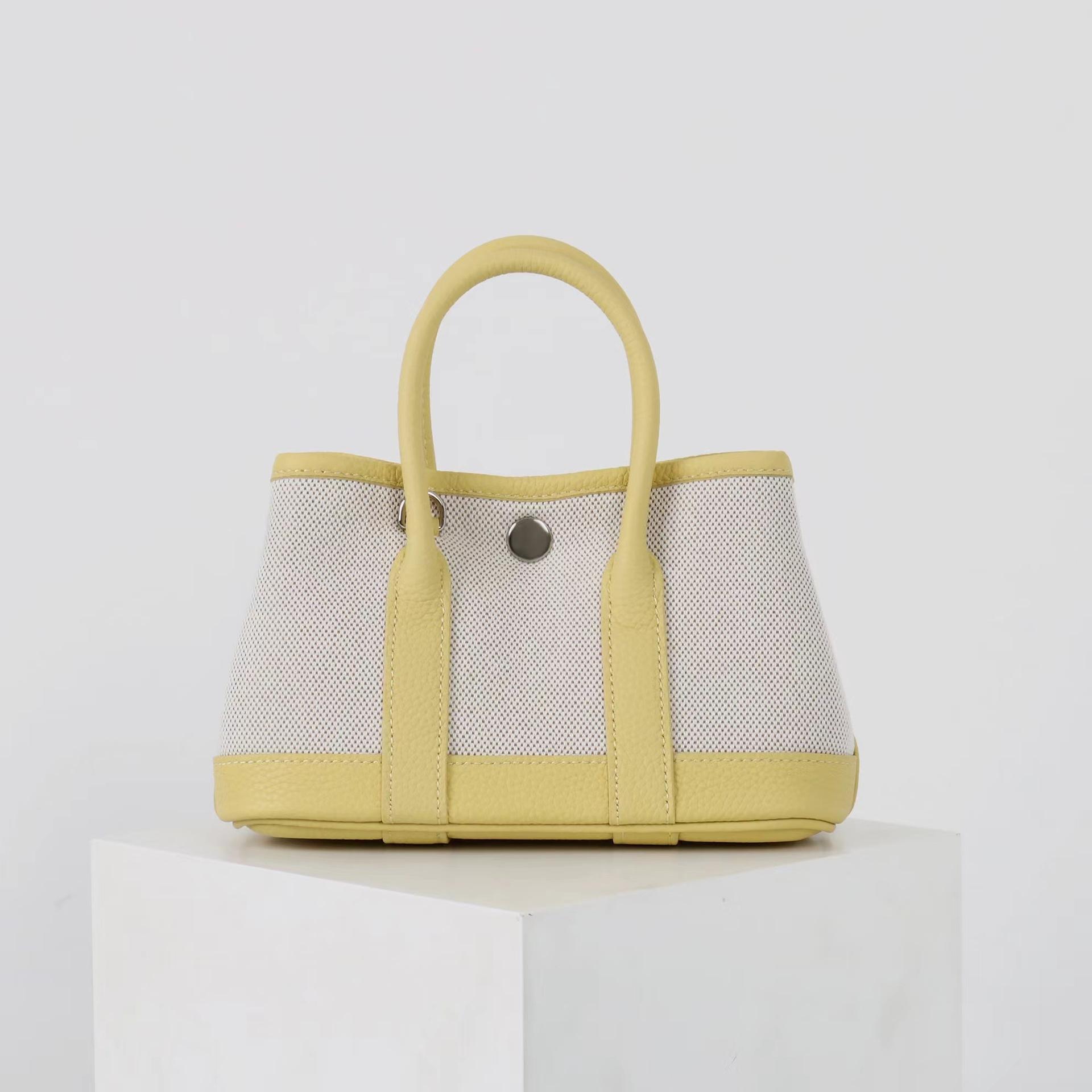 

Trendy new first-layer cowhide contrasting color canvas portable garden bag premium feeling foreign style shoulder bag casual oblique Small size (19cm)