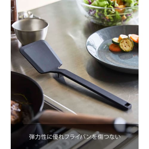 Yamazaki Tower Silicone Spatula, Black, Approx. W9 X D4.5 X H31cm, Flexible for Easy Scooping, Heat-Resistant, Silicone, 5192