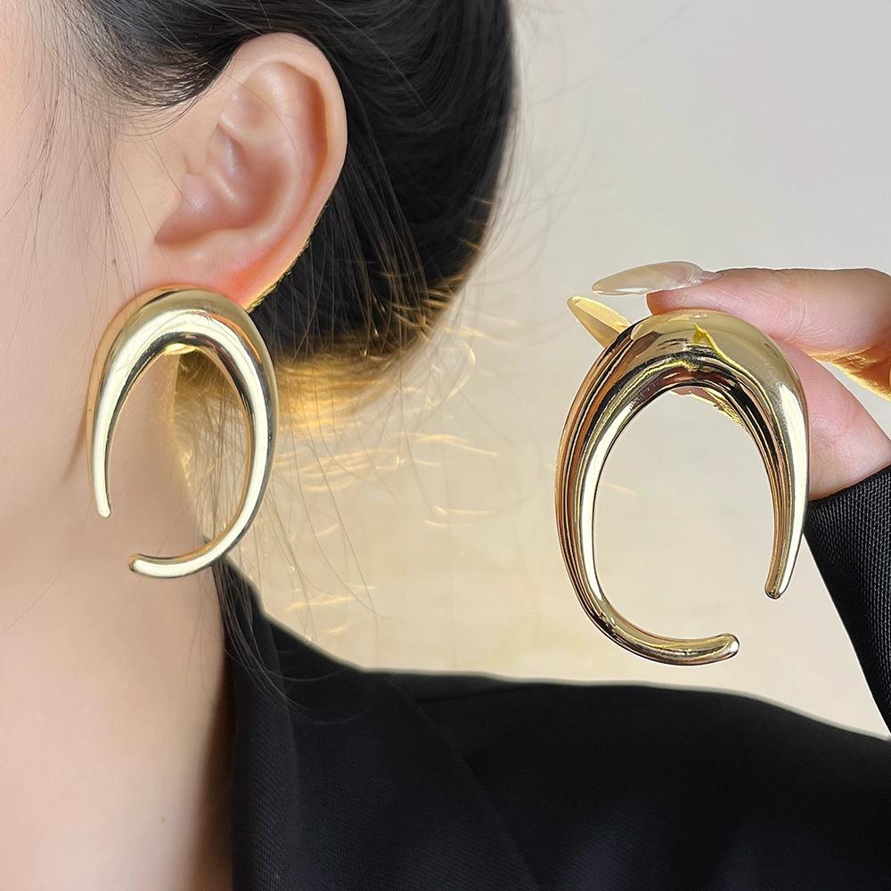 Metal Gothic Oval Arc Earrings 2025 New High-End Light Luxury Exaggerated Circular Stud Earrings Fashionable Jewelry Accessories