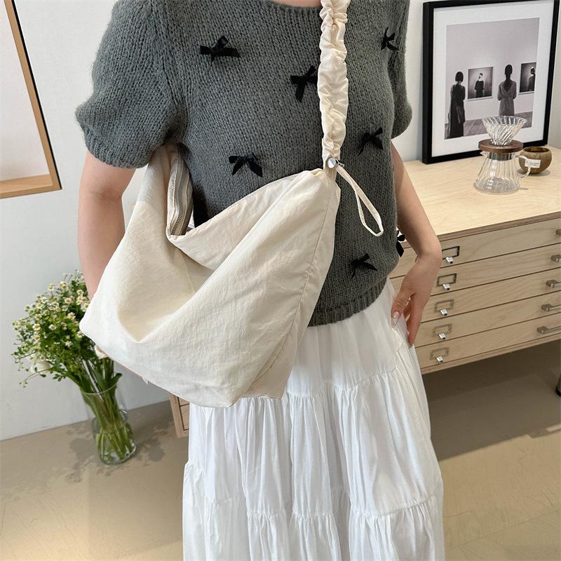 Retro Tooling Nylon Korean Version Large Capacity Lazy Wind Solid Color Casual Shoulder Messenger Bag Unisex Bag