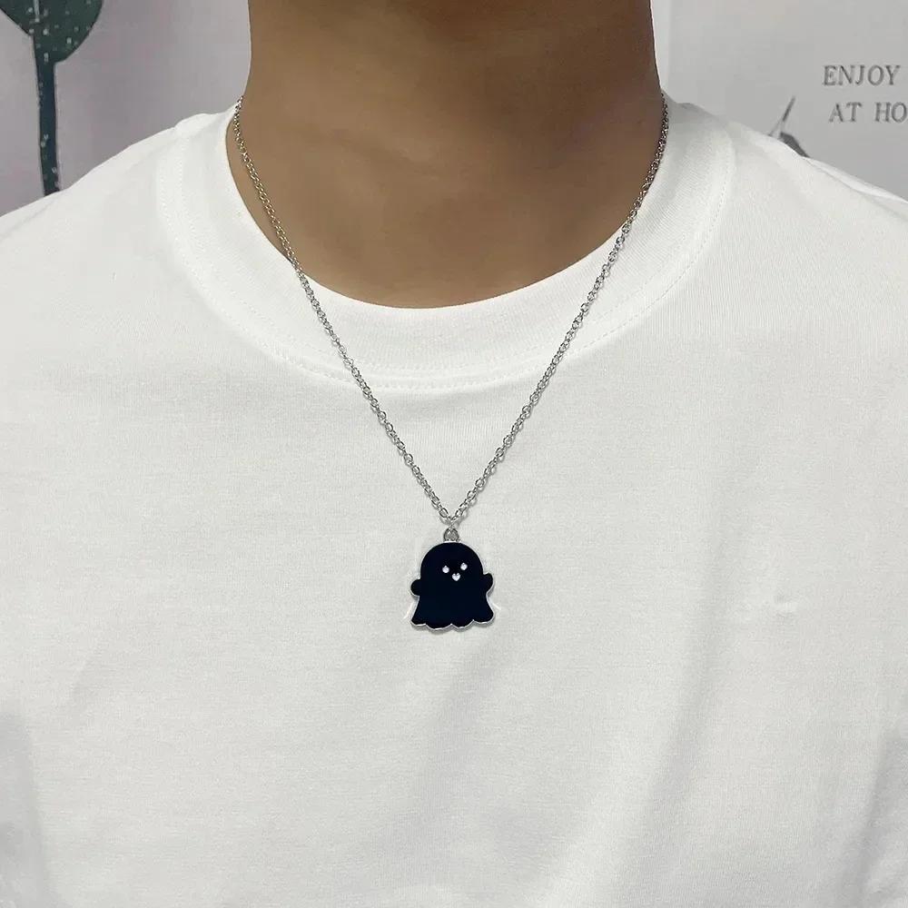 Collier Fantôme Simple Mignon Tendance Personnalité Fille Noir et Blanc Pendentif Niche Cool Chaîne Polyvalente Collier Homme Cadeaux