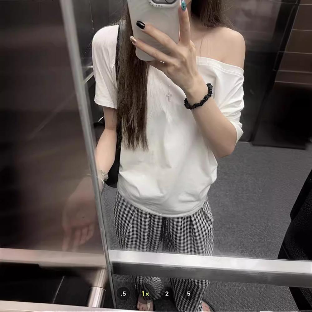 Nischendesign Off-Shoulder Graues Kurzarm-T-Shirt Damen Sommer Chic Locker Lässig Schlicht Diagonale Schulter Schwarzes Oberteil