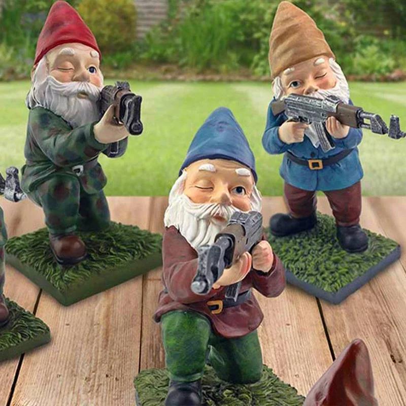 Lustige Armee-Gnom Gartenstatue Harz Desktop Rasen Ornament für Außengartendekoration Holzmonster Hofskulptur Figuren