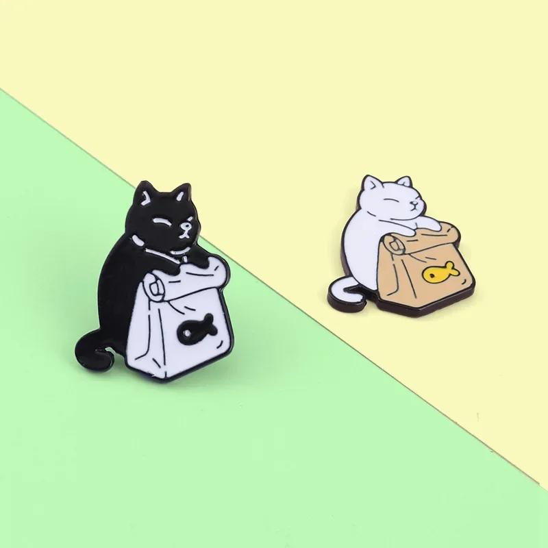 1pcs Cute Black White Cat Brooch Cartoon Animal Lapel Pin Jewelry Gifts Badge Clothes Backpack Accessories