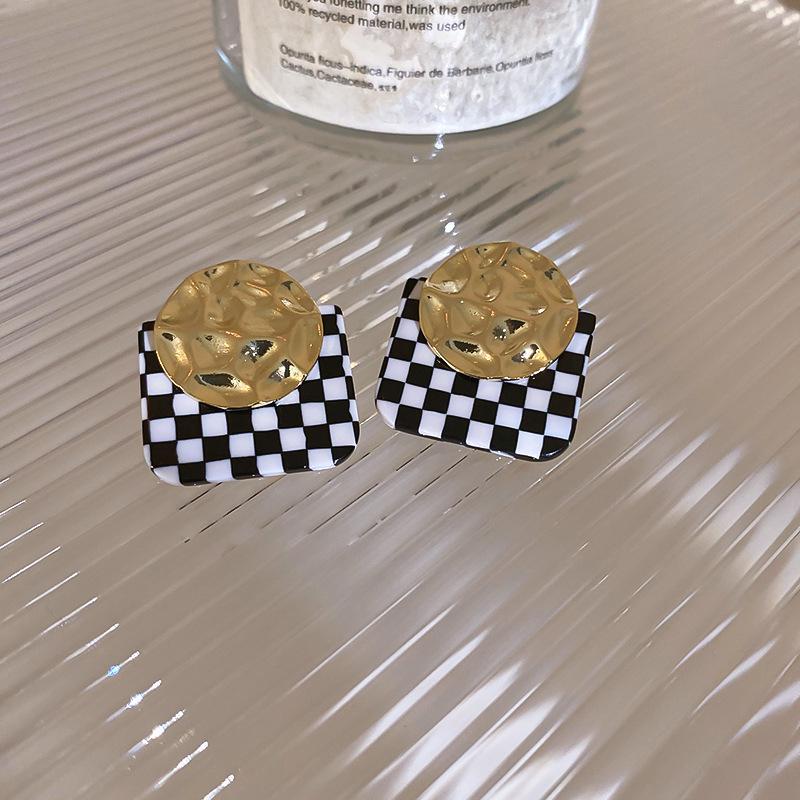Retro Polka Dot Geometric Circle Earrings - Fashionable, High-End, European & American Style for Women
