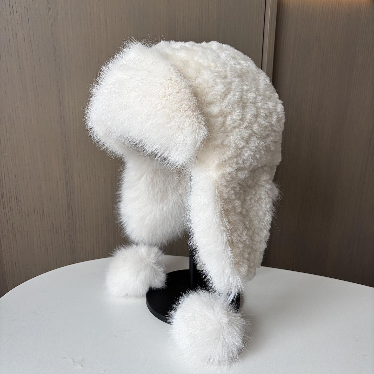 

Thickened Lei Feng Hat Women Cute Hanging Ball Plush Ear Protection Hat Winter Travel Thickened Warm Ski Hat M（56-58cm） молоко, білий колір