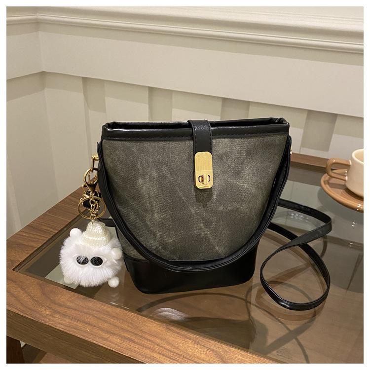 Fashion Autumn and Winter Lock Casual 2025 New Trend Large Capacity Retro Color Matching Crossbody Handheld Bucket Bag Women