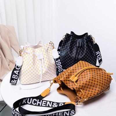 PU Leather Bucket Bag Shoulder Bag Retro Print Design Women's Wide Shoulder Strap Drawstring Crossbody Bag Handbag CLE