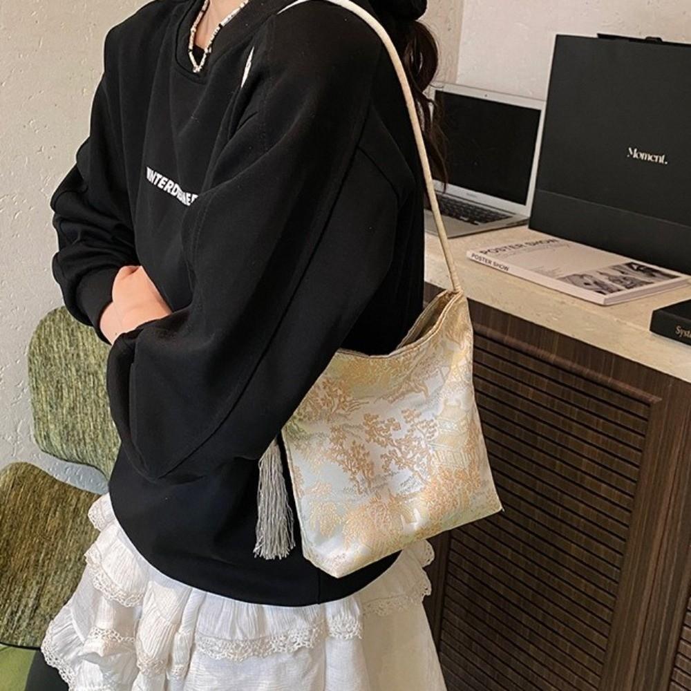 Retro New Chinese Style Handbag Lightweight Zipper Closure Retro Shoulder Bag Large Capacity Tassel Elegant Underarm Bag Gift