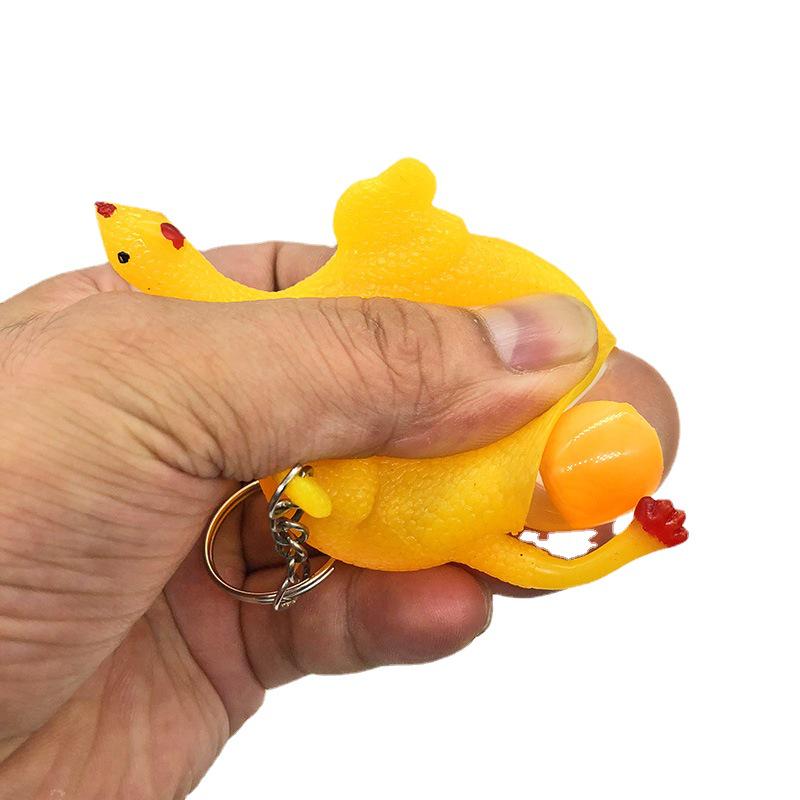 Breloc Jucărie Pui Ou Stoarce - Glumă Amuzantă de Eliberare a Stresului