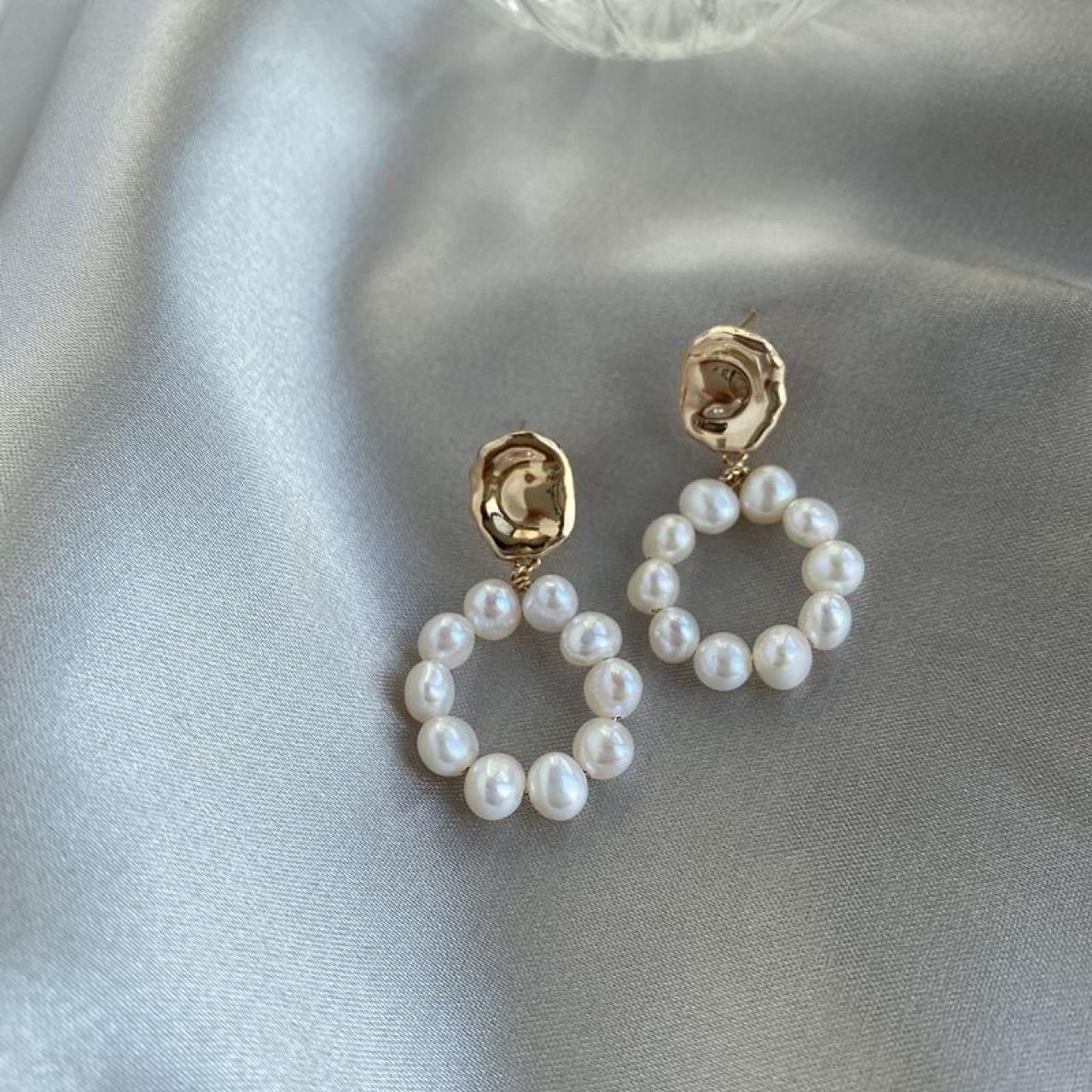 

Niche stud earrings baroque spring summer retro natural freshwater pearl earrings silver needle fashion trend Silver needle